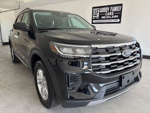 Used 2025 Ford Explorer Active image 1
