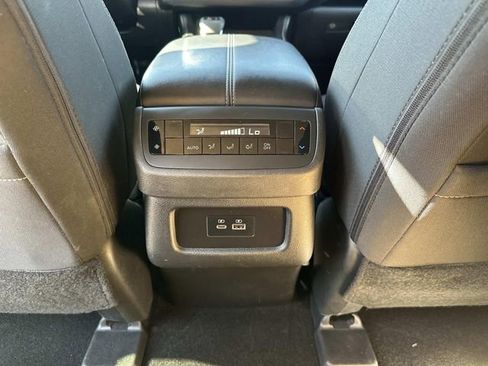 Used 2024 Nissan Pathfinder SV AWD/4WD image 13