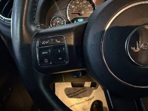 Used 2018 Jeep Wrangler Unlimited Sahara w/ Connectivity Group image 15