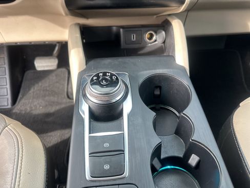 Used 2020 Ford Escape Titanium image 17