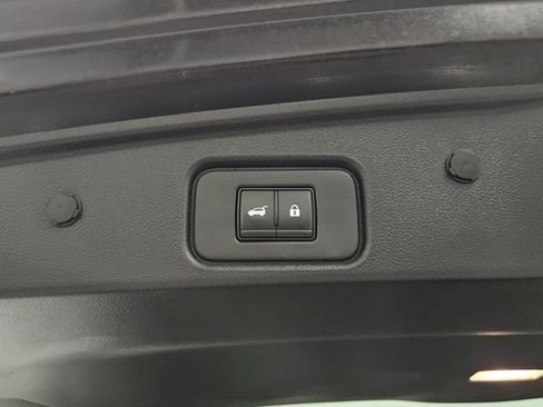 Used 2025 Nissan Pathfinder SV AWD/4WD image 32