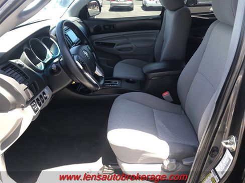 Used 2015 Toyota Tacoma PreRunner w/ Convenience Package RWD image 11