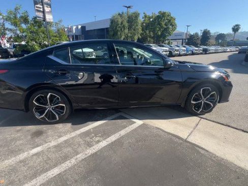 Used 2025 Nissan Altima 2.5 SR image 9