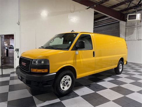 Used 2018 GMC Savana 2500 Extended w/ Driver Convenience Package image 9