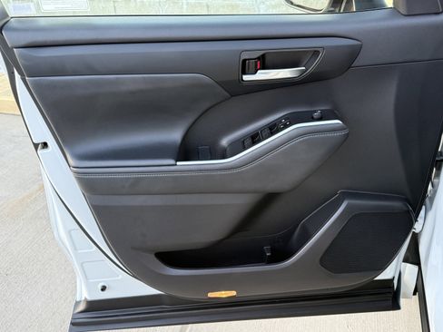 Used 2023 Toyota Highlander XSE image 18