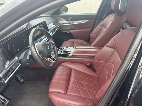Used 2023 BMW 760i xDrive image 15