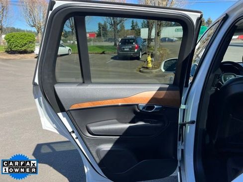 Used 2021 Volvo XC90 T6 Momentum image 12