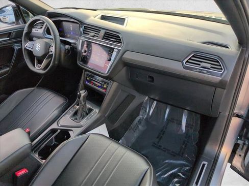 Certified 2022 Volkswagen Tiguan SE R-Line image 22