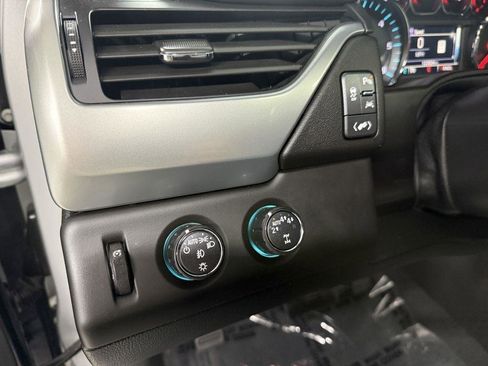 Used 2019 Chevrolet Suburban LT AWD/4WD image 18