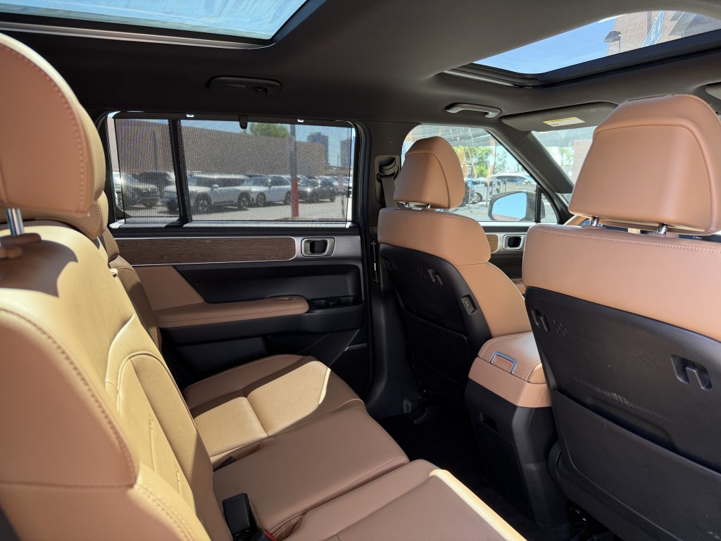 Used 2025 Hyundai Santa Fe Limited FWD image 43