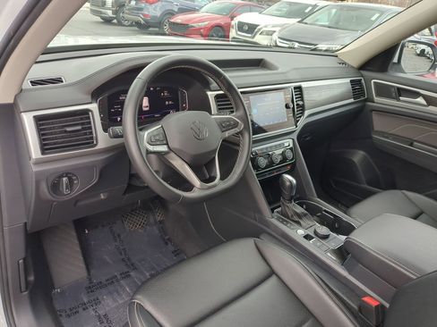 Used 2023 Volkswagen Atlas SE w/ Black Wheel Package image 16