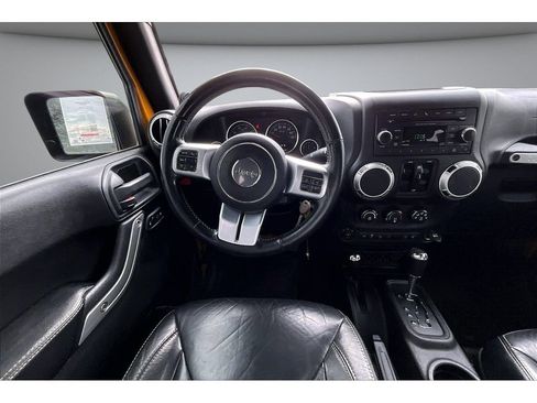 Used 2014 Jeep Wrangler Unlimited Rubicon AWD/4WD image 8