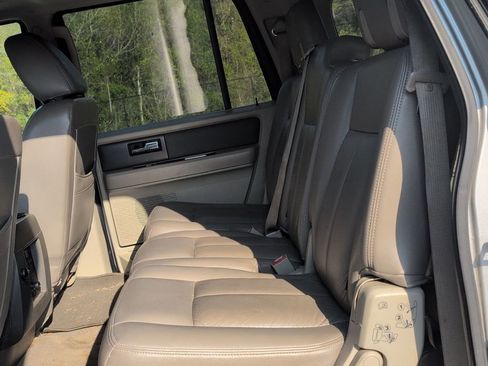 Used 2011 Ford Expedition EL XLT image 19