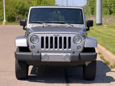 Used 2016 Jeep Wrangler Unlimited Sahara w/ Dual Top Group AWD/4WD image 35
