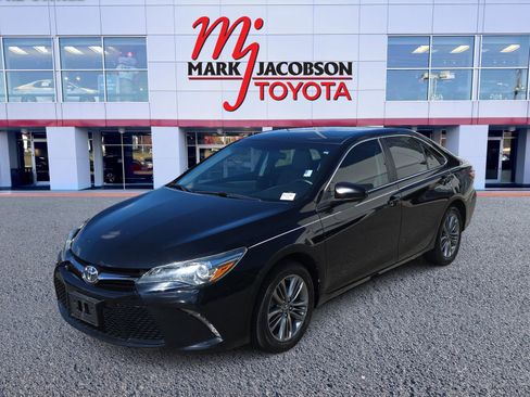 Used 2016 Toyota Camry SE image 1