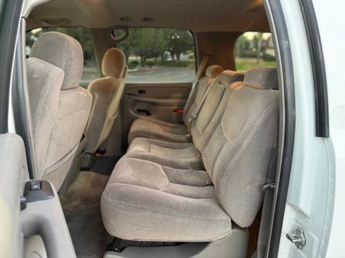 Used 2006 Chevrolet Suburban LS w/ Smart Select Package RWD image 18
