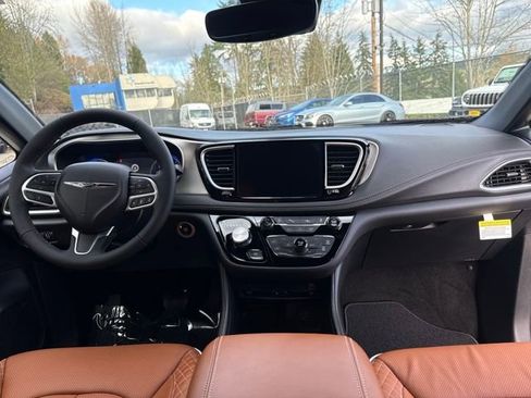 New 2026 Chrysler Pacifica Pinnacle image 11