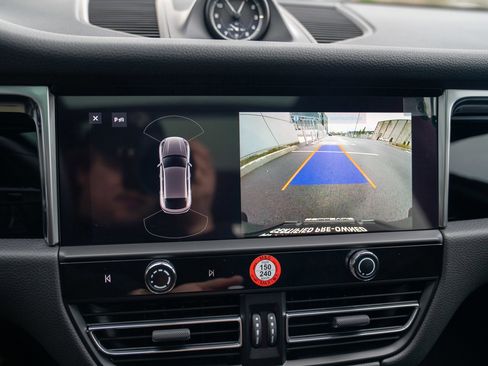 Certified 2023 Porsche Macan Turbo image 18