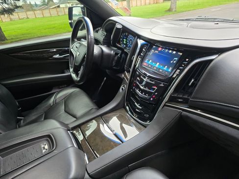 Used 2016 Cadillac Escalade ESV Platinum image 12