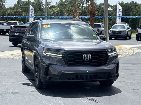 Certified 2025 Honda Pilot Black Edition image 3