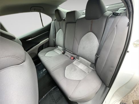 Used 2020 Toyota Camry LE image 18