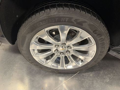 Used 2021 Chevrolet Tahoe Premier w/ Premium Package image 13