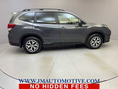 Used 2023 Subaru Forester Premium image 6