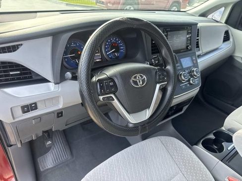 Used 2020 Toyota Sienna LE FWD image 17