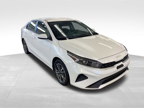 Certified 2023 Kia Forte LXS FWD image 4