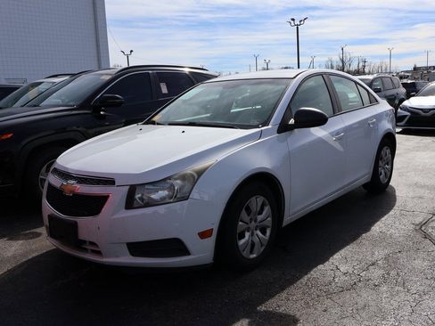 Used 2014 Chevrolet Cruze LS image 3
