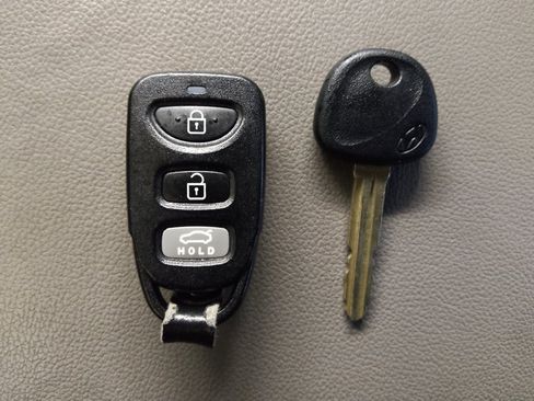 Used 2020 Hyundai Elantra SEL image 32