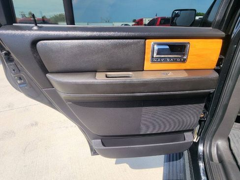 Used 2013 Lincoln Navigator 4WD image 18