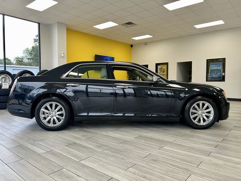 Used 2014 Chrysler 300 C image 5