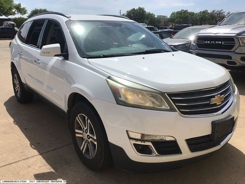 Used 2017 Chevrolet Traverse LT image 4