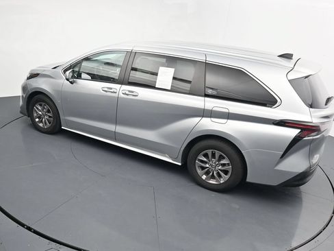 Used 2024 Toyota Sienna LE FWD image 13