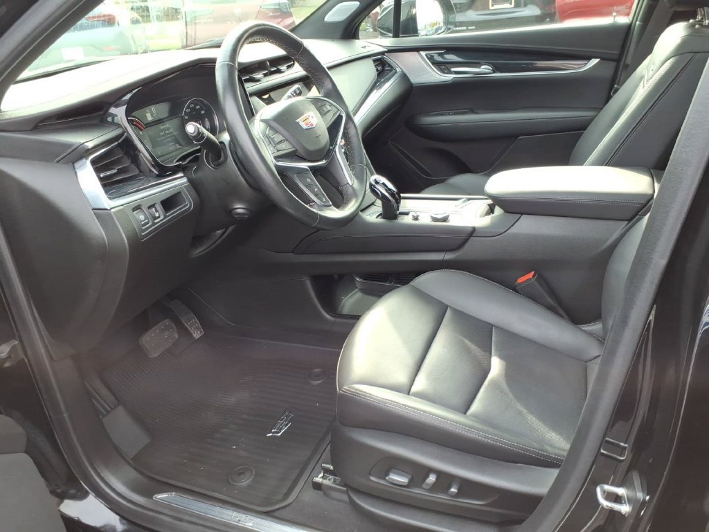 Used 2024 Cadillac XT5 Premium Luxury w/ LPO, Floor Liner Package AWD/4WD image 10