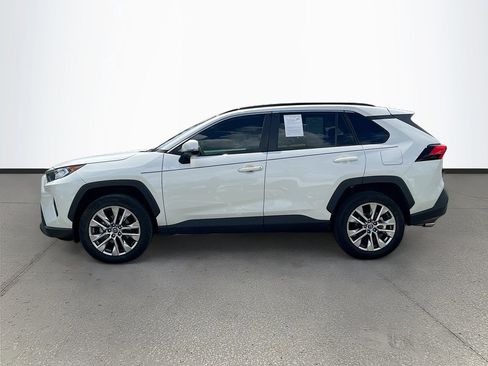 Used 2021 Toyota RAV4 XLE Premium FWD image 4