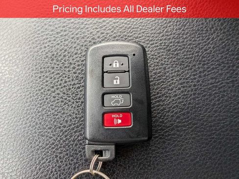 Used 2016 Toyota RAV4 XLE AWD/4WD image 30