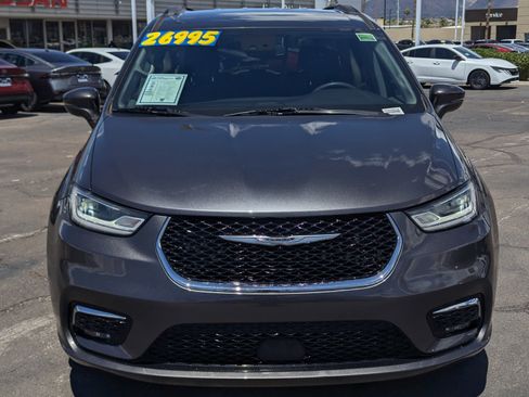 Used 2022 Chrysler Pacifica Touring-L FWD image 6