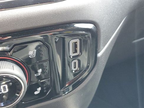 Used 2025 Chevrolet Silverado 1500 ZR2 image 26