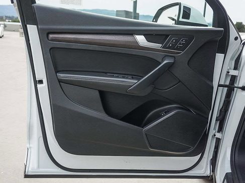 Used 2021 Audi Q5 Premium Plus w/ Premium Plus Package image 36