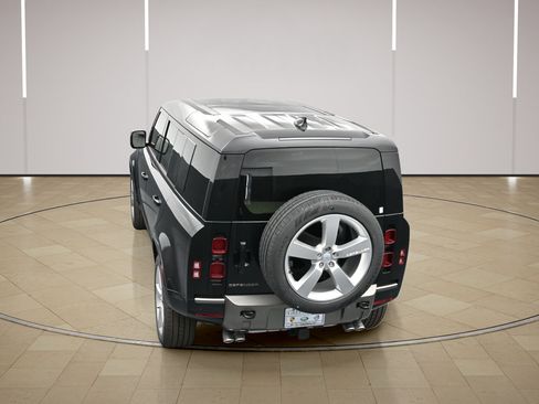 Used 2025 Land Rover Defender 110 X-Dynamic SE AWD/4WD image 32