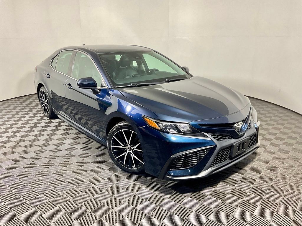 Used 2021 Toyota Camry SE FWD image 4