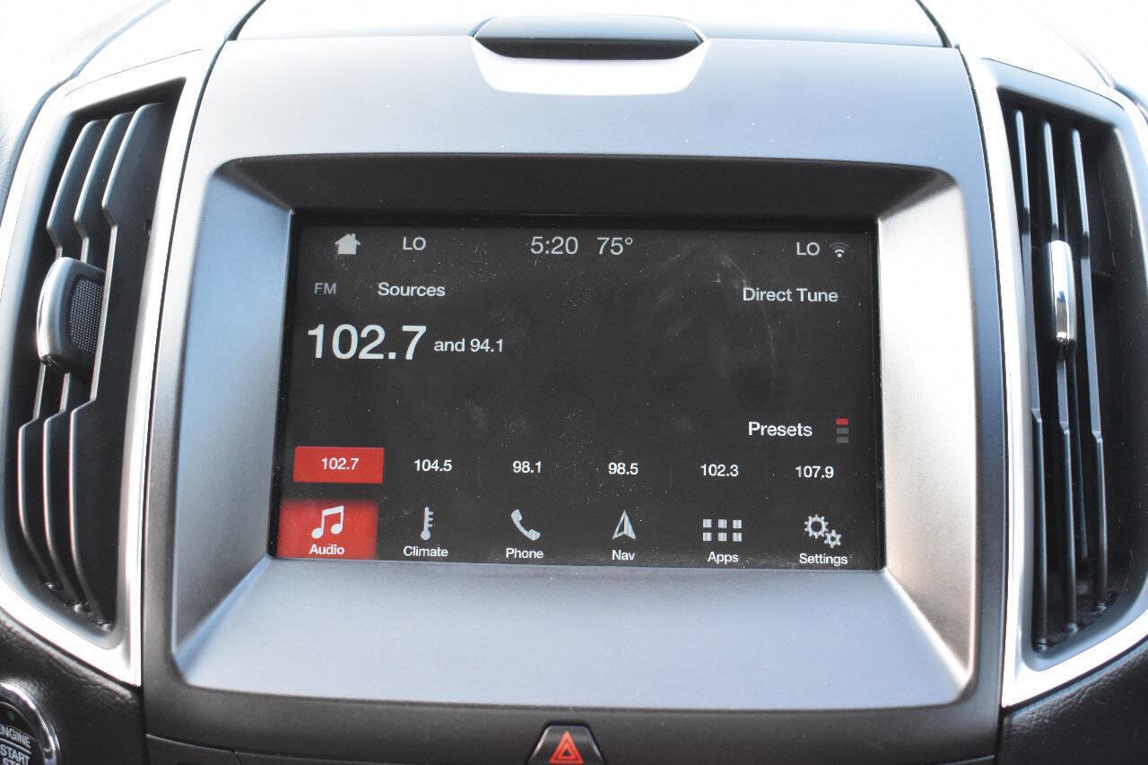 Used 2018 Ford Edge Titanium w/ Equipment Group 301A AWD/4WD image 25