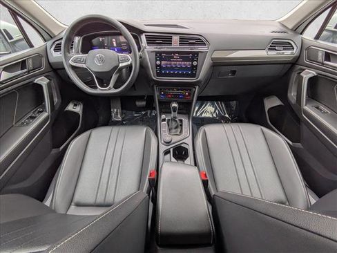 Used 2024 Volkswagen Tiguan SE image 24