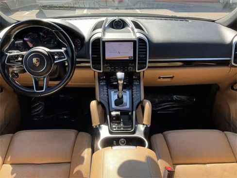 Used 2018 Porsche Cayenne Platinum Edition image 18