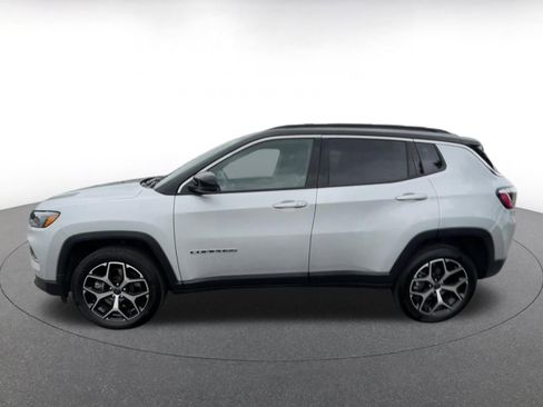Used 2025 Jeep Compass Limited image 9