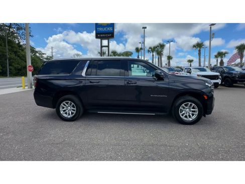 Used 2024 Chevrolet Suburban LT AWD/4WD image 9