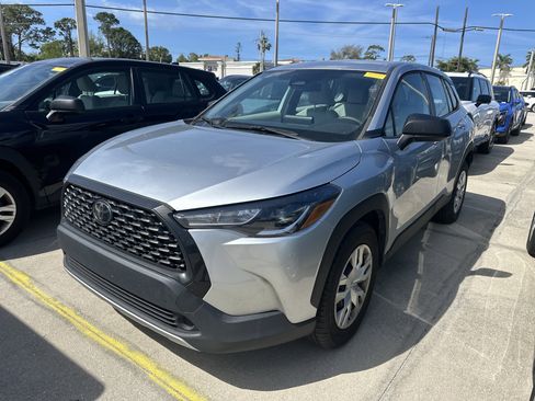 Used 2023 Toyota Corolla Cross L image 2