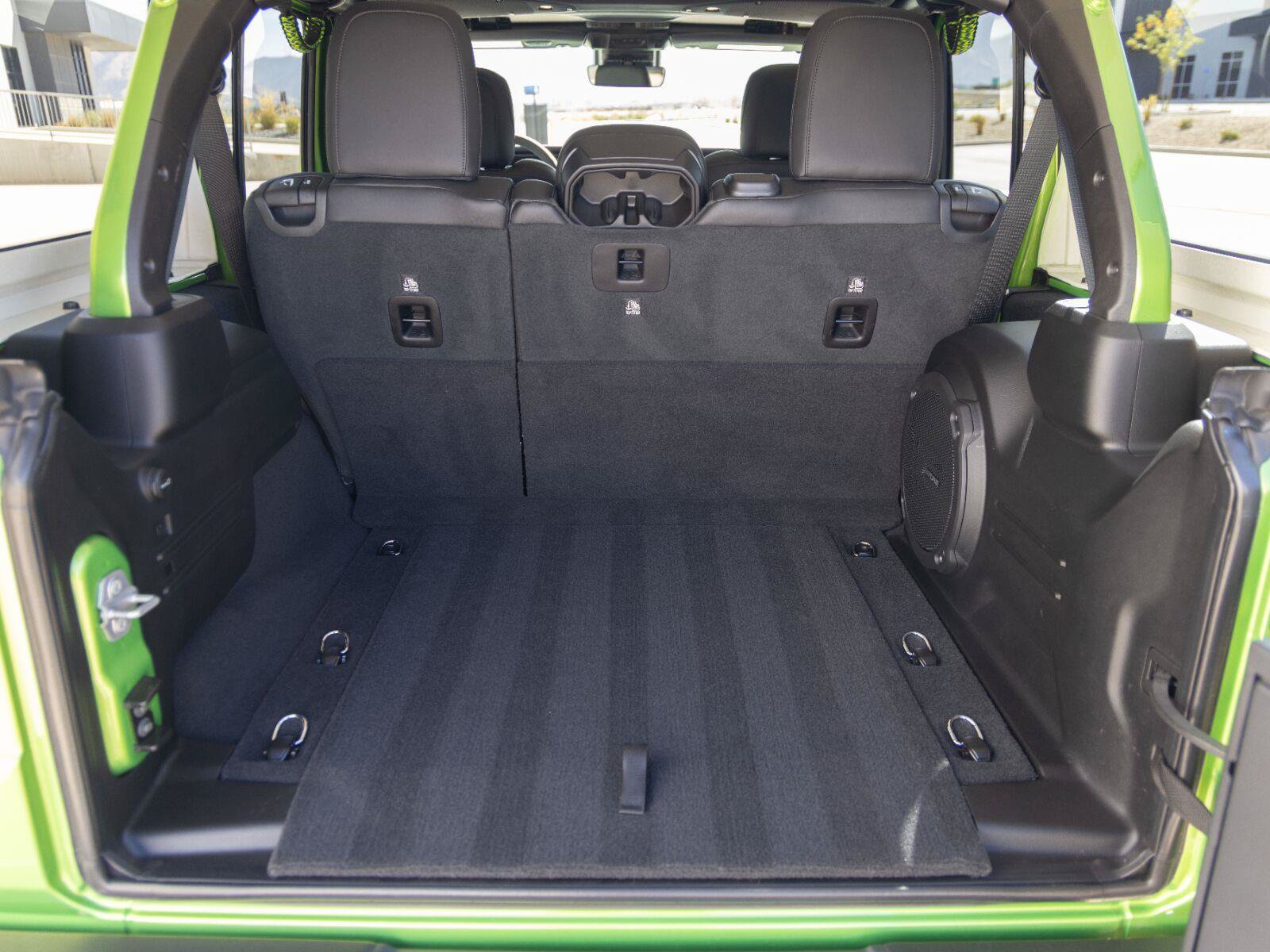 Used 2025 Jeep Wrangler Unlimited Rubicon w/ Safety Group AWD/4WD image 44